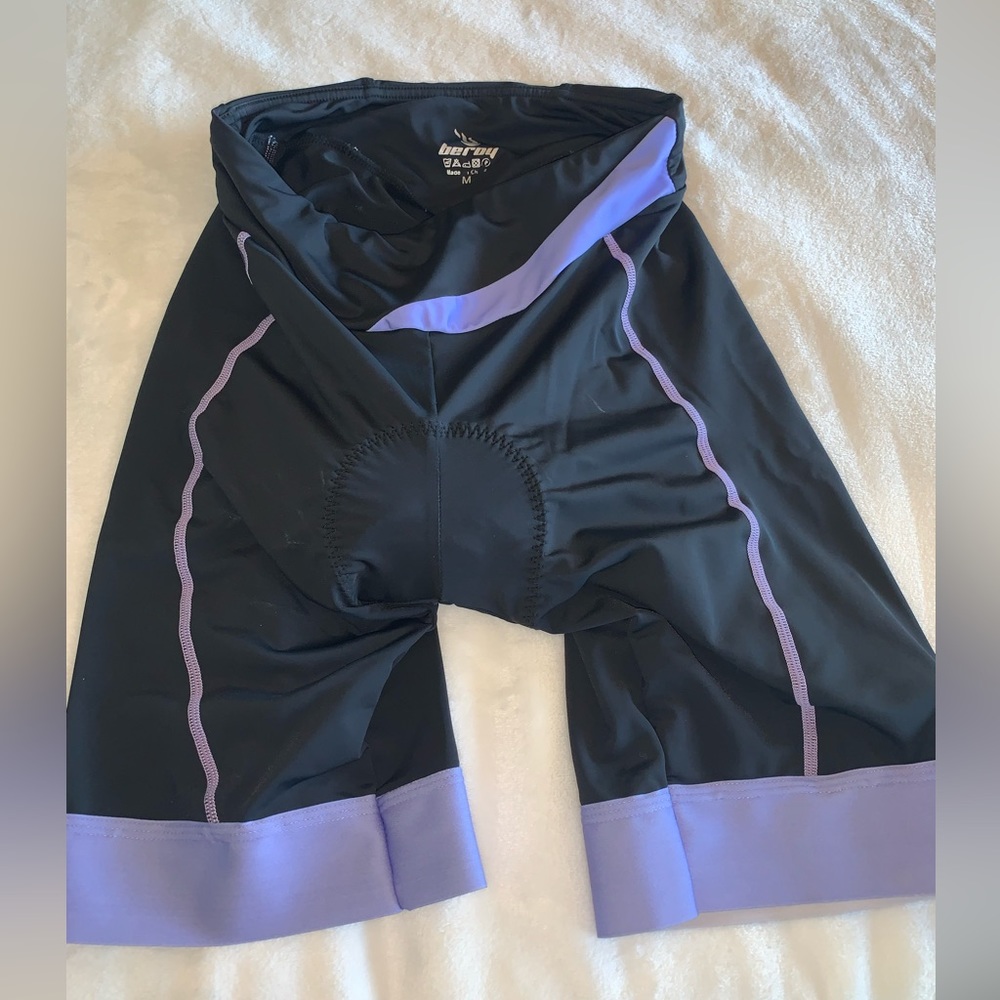 Beroy. Womans Padded Seat Cycling Shorts. Sz Med. In Mint Condition!